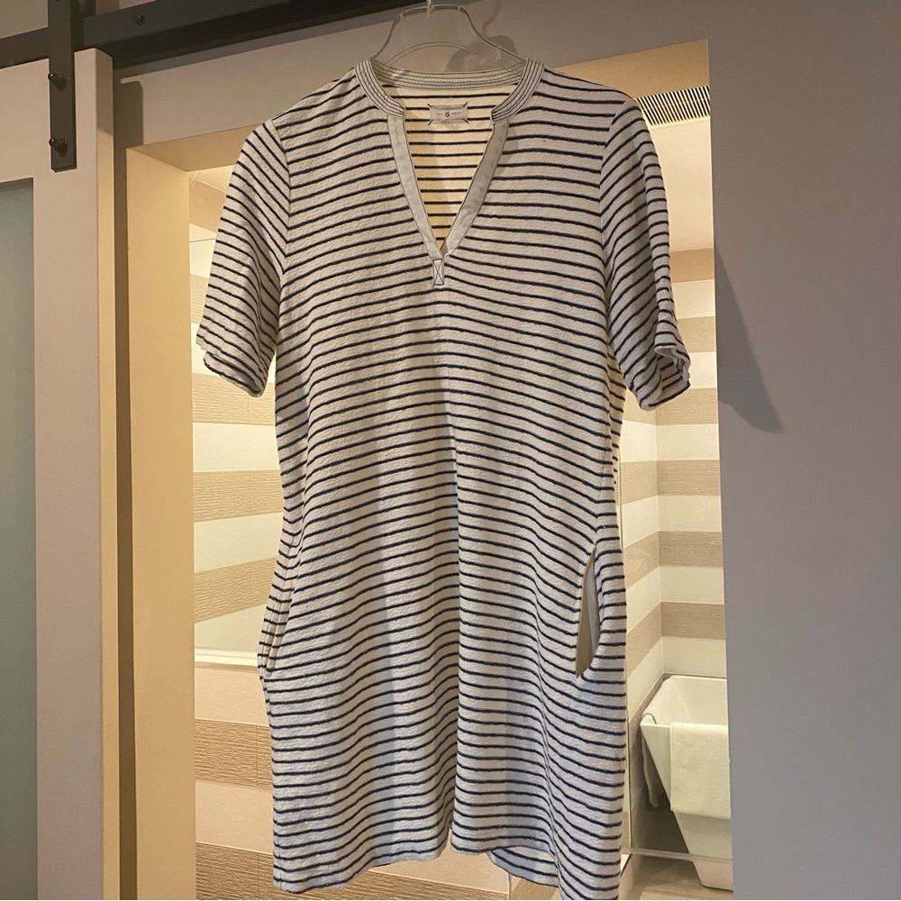 Lou &Grey Striped Terry cloth V neck Short Sleeve Dress. Size L.